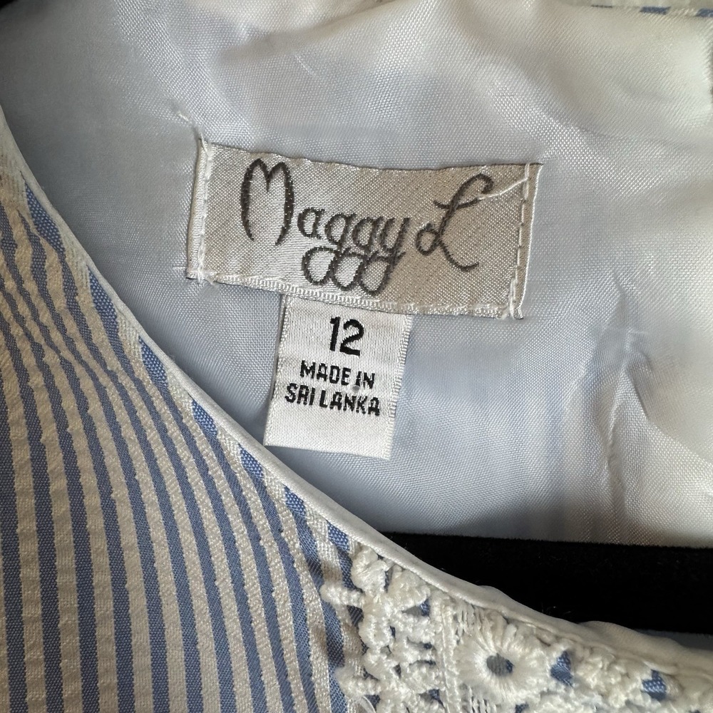 Maggy London‎ Sleeveless Blue Seersucker Shift Dress Lace Detail Size 12 Coastal - Picture 3 of 8